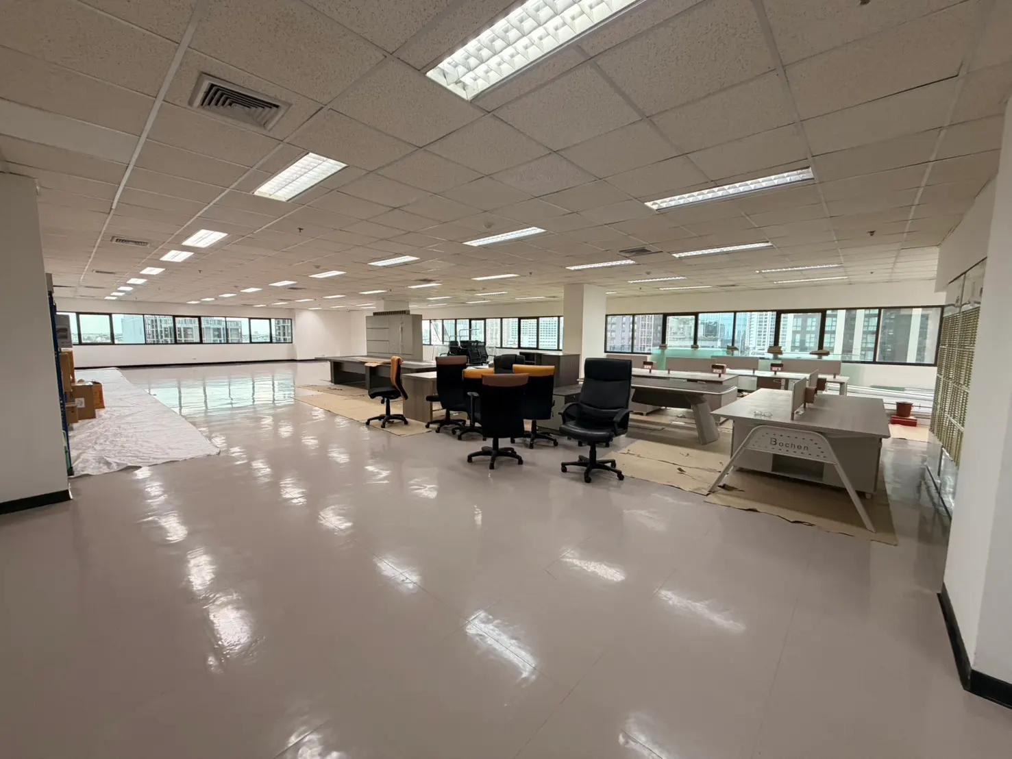 Bangkok Office Space for Rent | Watthana | Near BTS Ekkamai | 303 SQM | High Floor | OF-3888