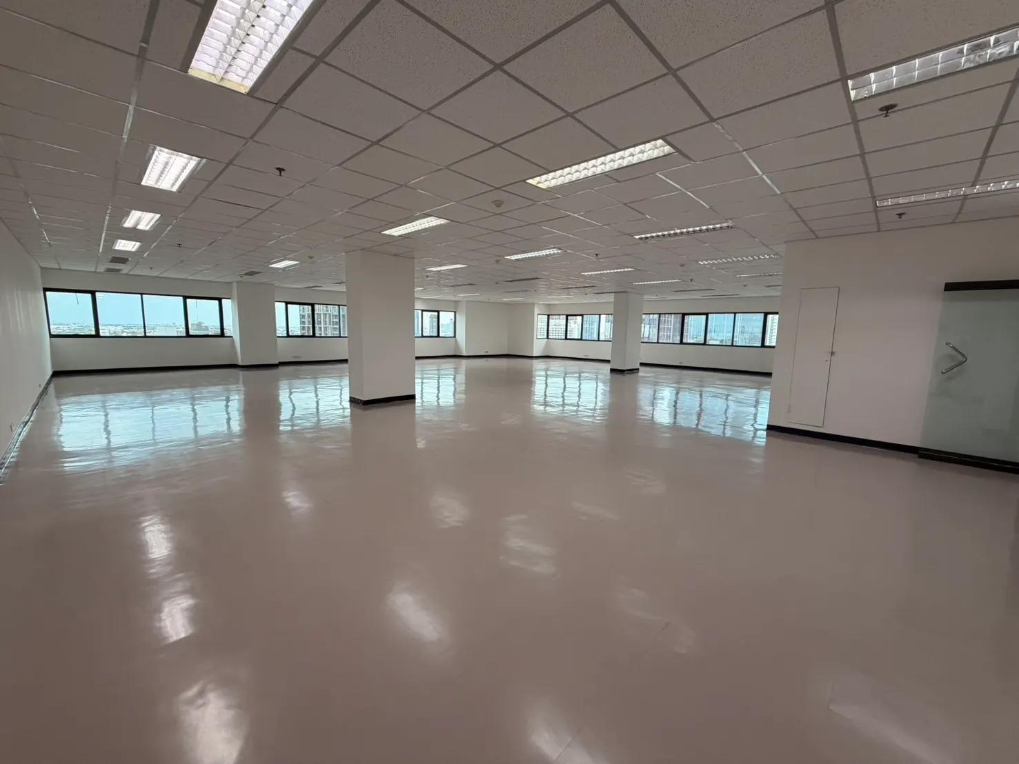 Office Space for Rent Watthana Bangkok | 289 SQM | High Floor | BTS Ekkamai | Sukhumvit | OF-3887