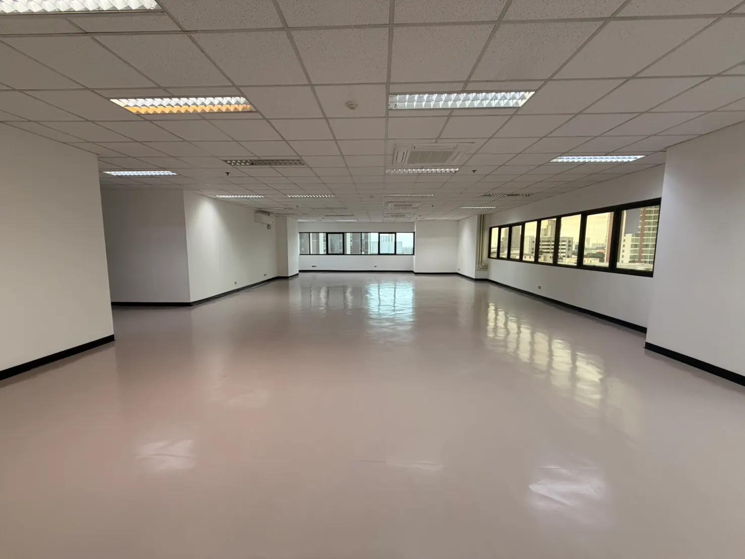 Office Space for Rent Watthana Bangkok | 155 SQM | High Floor | BTS Ekkamai | Sukhumvit | OF-3889